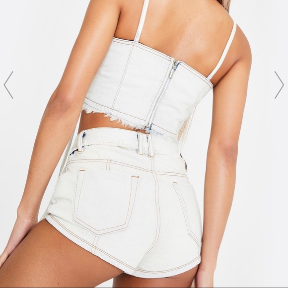 DollsKill Smokey Denim shorts light wash - Picture 3 of 3
